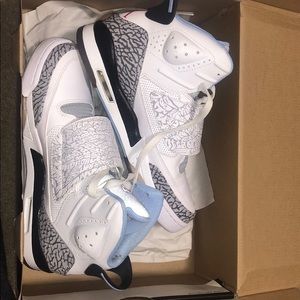 Nike Jordan’s GIRLS Jordan Son of GS • worn ONCE.